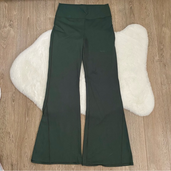Hollister Green Flare Leggings - Picture 2 of 4